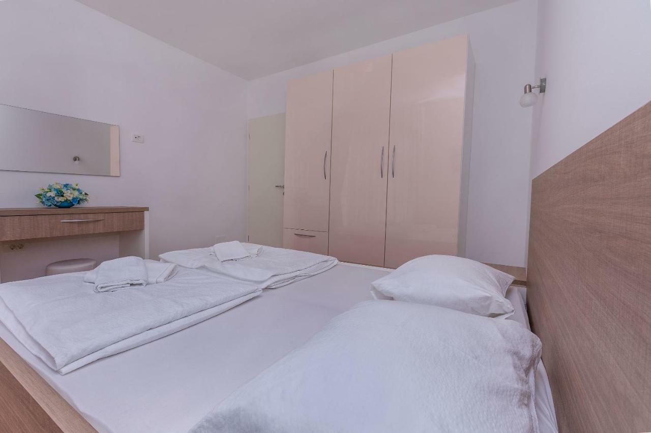Apartments Villa Aquamarine Duće Buitenkant foto
