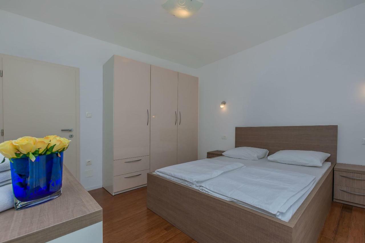 Apartments Villa Aquamarine Duće Buitenkant foto