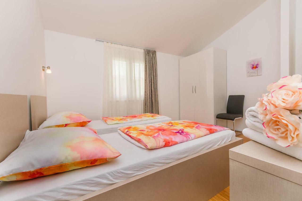 Apartments Villa Aquamarine Duće Buitenkant foto
